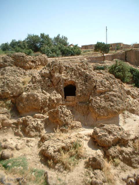 خلوة ابن خلدون في مغارات بني سلامة: معقل فكر ومهد علم الاجتماع