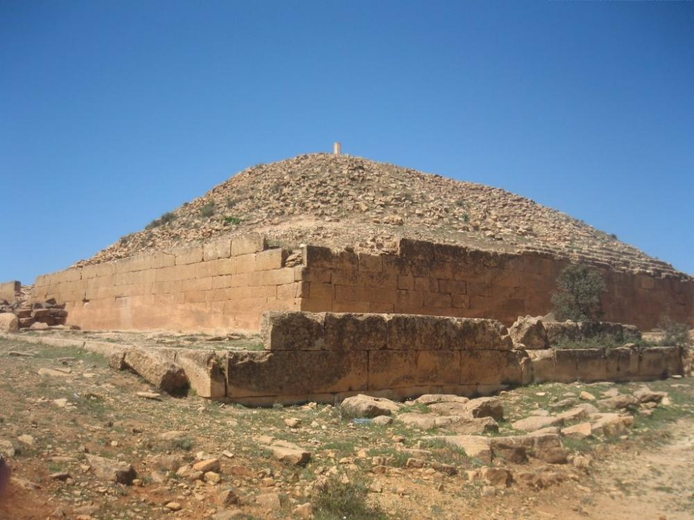 أضرحة لجدار: إرث معماري أمازيغي في خطر