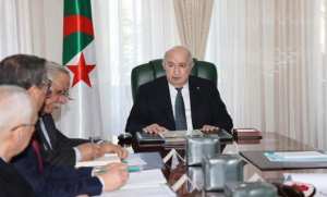 Le président de la République préside une réunion sur le projet de la route Tindouf-Zouerate et la promotion des échanges commerciaux