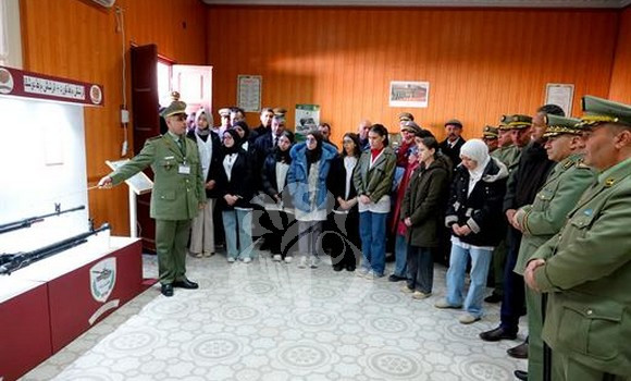 Batna: ouverture des journées d'information dédiées au public sur l'école supérieure de l'arme blindée