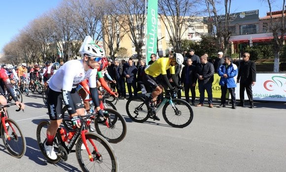 Cyclisme/Tour d'Algérie 2025 : 81 coureurs au départ de la 3e étape à Setif