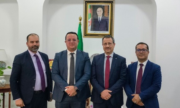 Rekhroukh reçoit des députés de l'APN de la wilaya de Mila