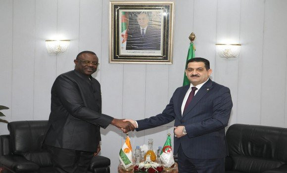 Hydraulique: Derbal évoque le renforcement de la coopération avec son homologue nigérien