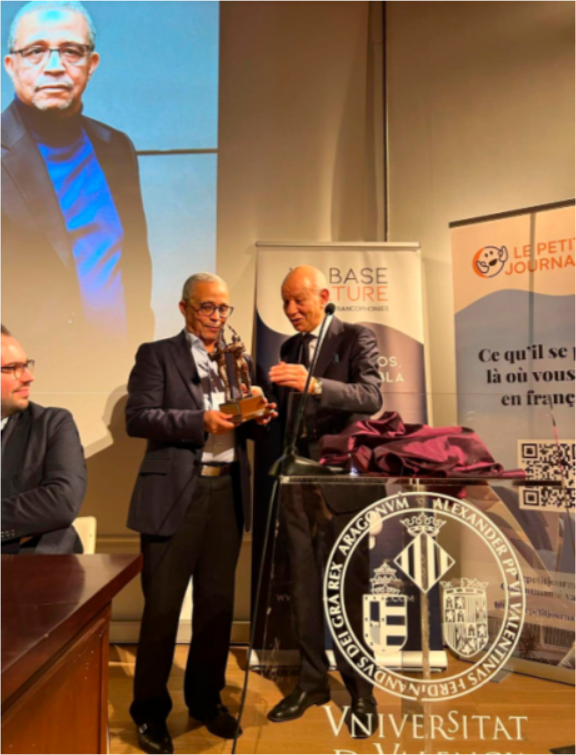 L'écrivain Yasmina Khadra remercie le président de la République pour ses félicitations