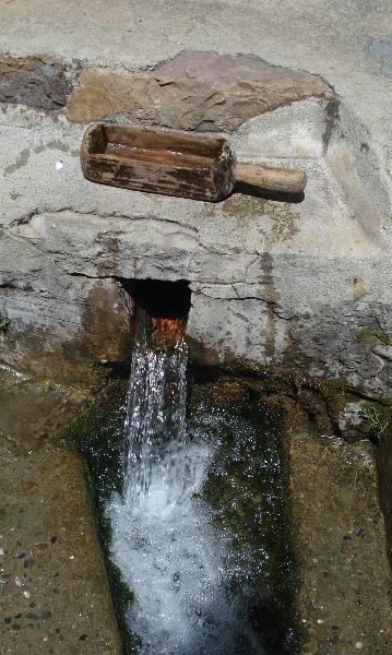 Algérie (Saharidj/Bouira)  -  Une source d’eau naturelle contaminée