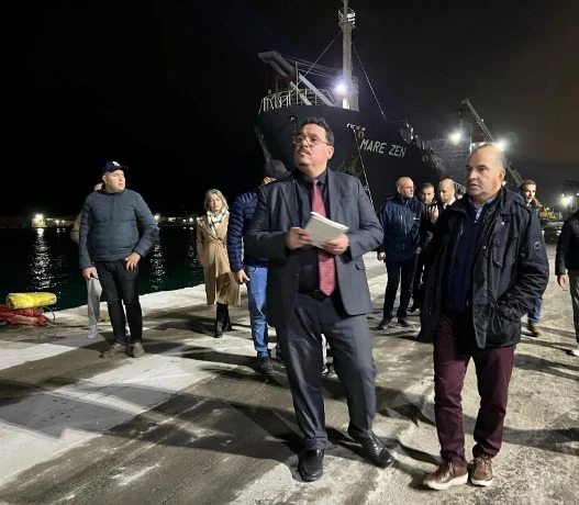 لمتابعة تنفيذ تعليمة رئيس الجمهورية  .المدير العام للنقل البحري يزور ميناء مستغانم ليلا