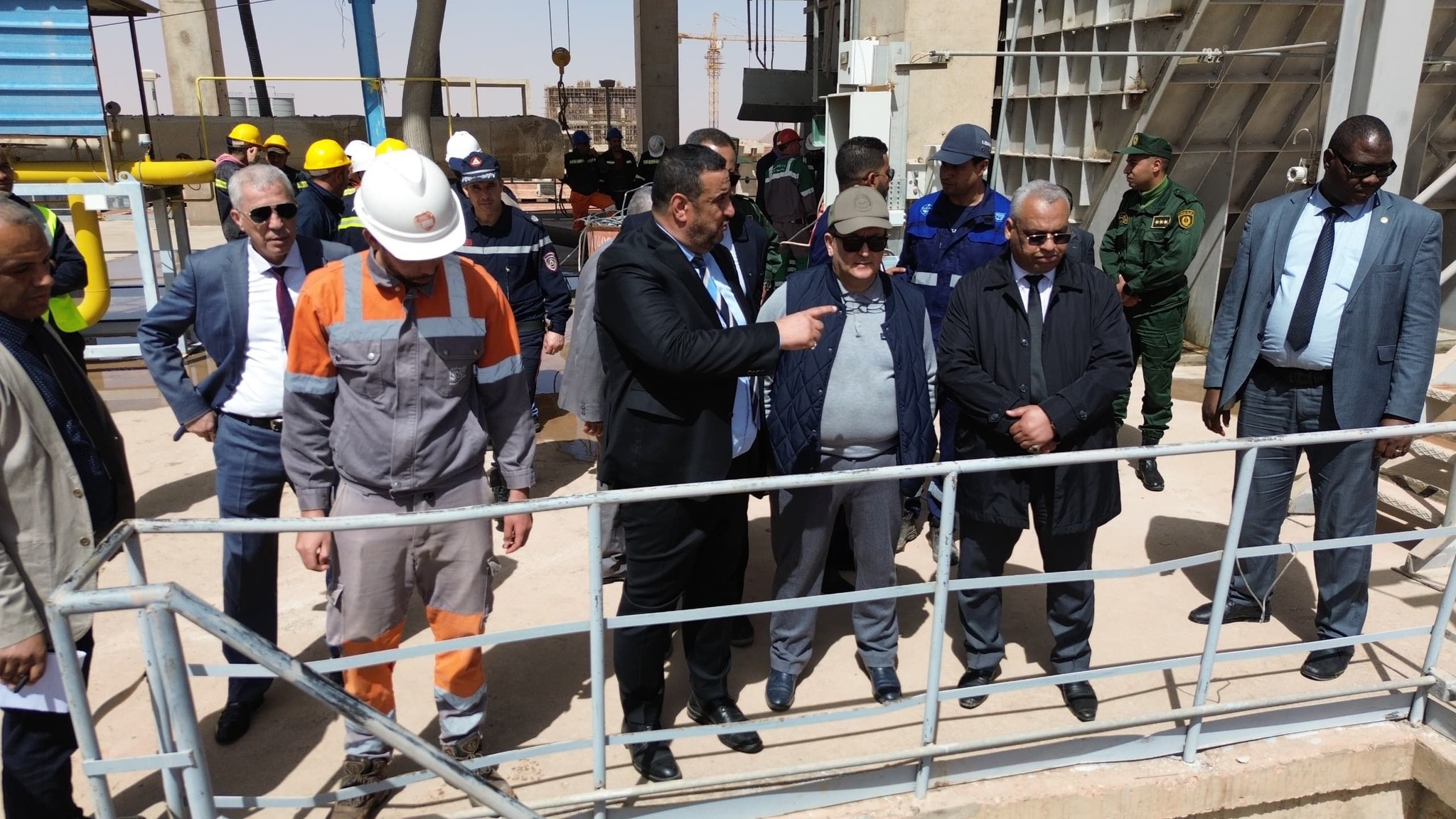 وزير الصناعة يقف على أشغال إعادة بعث مصنع الاسمنت بأدرار - الشعب أونلاين
