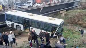 إصابة 17 شخصًا إثر انقلاب حافلة بسطيف