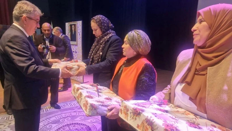 في اليوم العالمي لعيد المرأة  والي غليزان يّكرّم إطارات وعاملات اعترافا لمجهوداتهن