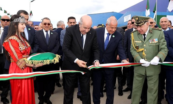 Le président de la République inaugure l'usine de dessalement de l'eau de mer