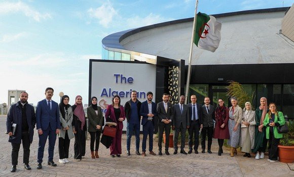 Transformer les espaces de jeunes en pôles technologiques thème d'une rencontre présidée par Ouadah et Hidaoui