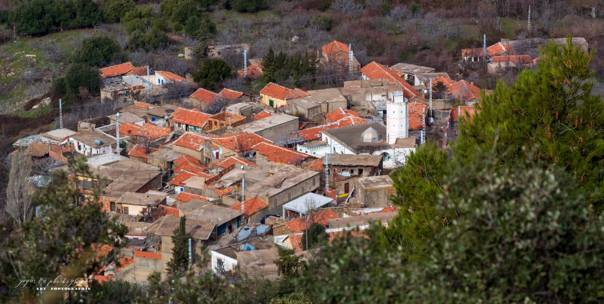 Célébration de la Journée Mondiale du Guide Touristique à Bouira : Camping et Séjour chez l’Habitant au Village d’Imsdourar