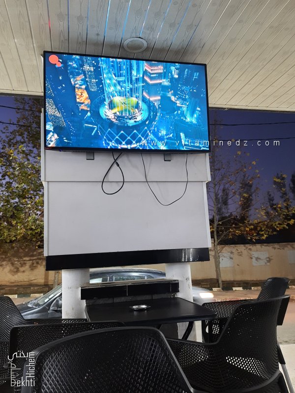 Télés dans les Cafés en Algérie : Un Phénomène entre Passion Footballistique et Perturbation de la Paix