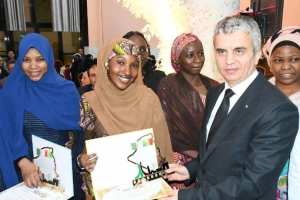 والي معسكر فؤاد عايسي يشارك طالبات إقامة   تكفي  محمد وجبة الفطور ...تكريم حافظة قرآن وطلبة دوليين