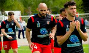 Les leaders pour creuser l'écart, chaudes empoignades dans la lutte pour le maintien