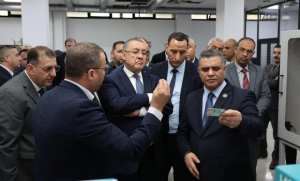 Le ministre tunisien de l'Intérieur visite la Direction des titres et documents sécurisés d'El-Hamiz