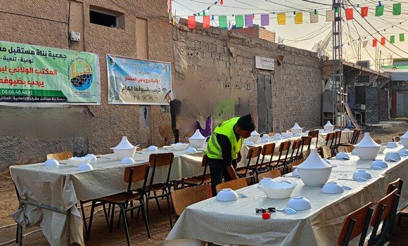 رمضان/برج باجي مختار وورقلة: موائد إفطار الصائمين وتوزيع الإعانات المالية تجسد معاني التكافل الإجتماعي