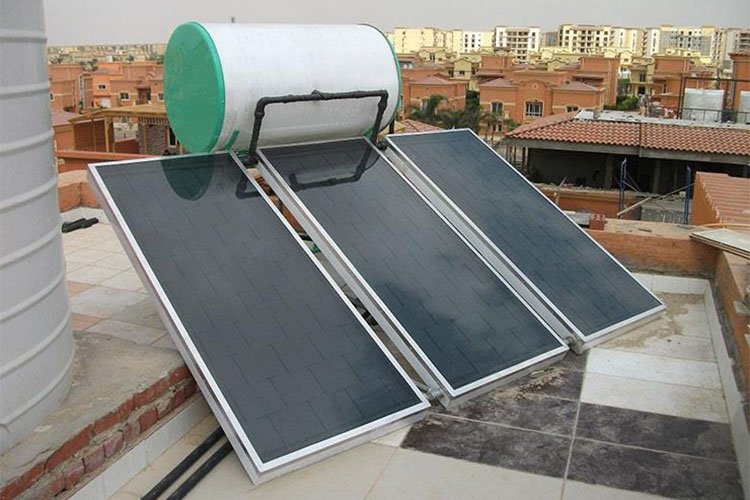 الجزائر تطلق إعانات مالية بقيمة 65 ألف دينار لتعزيز استخدام الطاقة الشمسية في المنازل