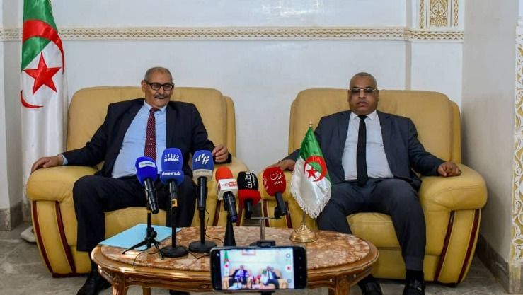 والي أدرار :  التوقيع على الإتفاقية النهائية لمشروع 