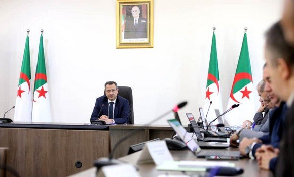 Voies ferrées: Rekhroukh préside une réunion consacrée au suivi de l'état d'avancement des travaux de la ligne minière Ouest