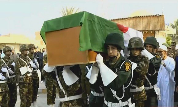 جثمان شهيد الواجب الوطني الطيار المقدم نصر بكوش يوارى الثرى بالوادي - الشعب أونلاين