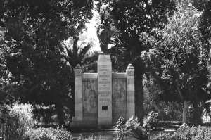 Biskra, MONUMENT aux MORTS (Guerre 1914-1918), 341 noms de soldats biskris toutes races confondues.