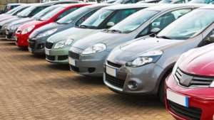 استيراد السيارات في الجزائر: استبعاد الأفراد من الدفع بالعملات الأجنبية، ما هي الخطوات والحلول البديلة؟