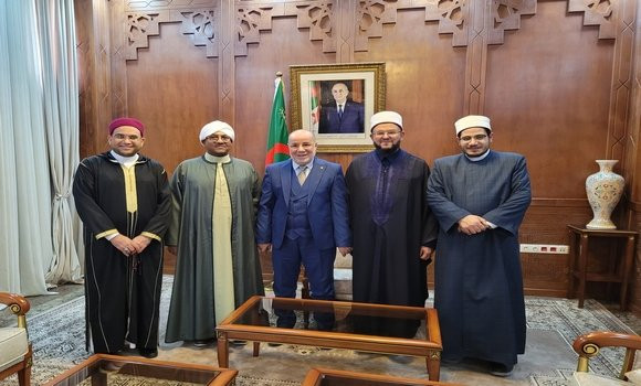 Belmehdi reçoit une délégation de savants ayant encadré le 17 e colloque des Dourous Mohammadia de la zaouïa Belkaïdia Hebria