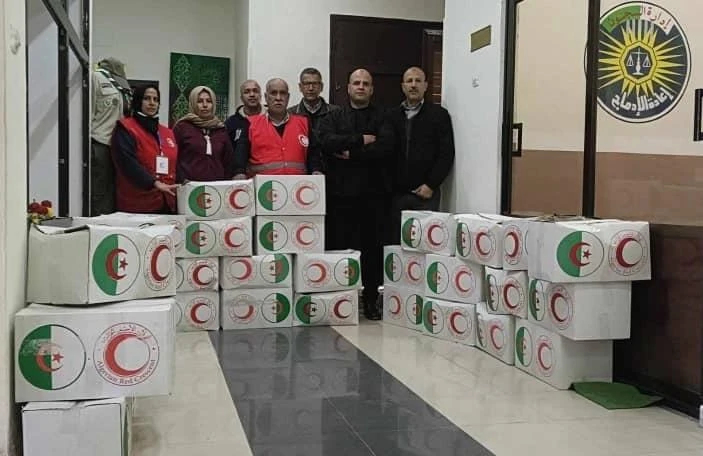 تجسيدا لروح التكافل الاجتماعي بسعيدة  ...منح 50 طردا غذائيا لعائلات المحبوسين