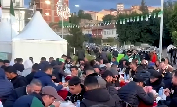 Mondial 2026: ambiance conviviale à l'Iftar collectif des supporters de l'EN à Tizi-Ouzou