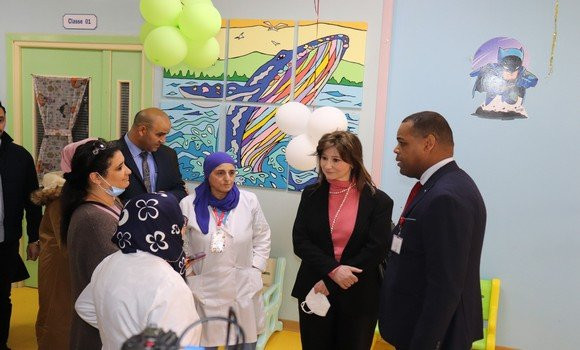 ONPPE : Cherfi rend visite à des enfants atteints de cancer à l'hôpital 