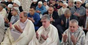 والي غليزان يؤدي صلاة عيد الفطر المبارك بمسجد الشيخ حماني أحمد