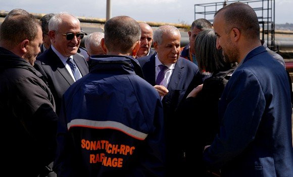 Le PDG de Sonatrach inspecte le port pétrolier d'Alger
