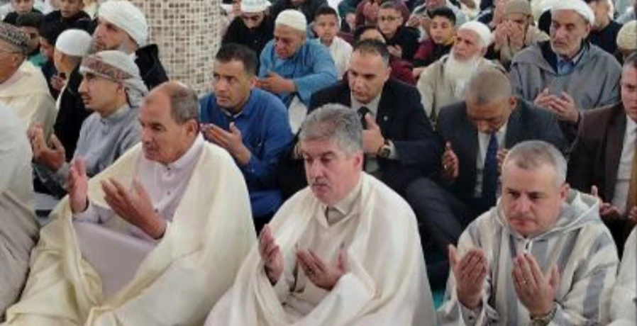 والي غليزان يؤدي صلاة عيد الفطر المبارك بمسجد الشيخ حماني أحمد