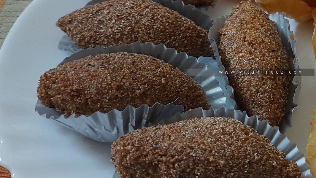 مقروط اللوز