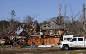 Planète (Amérique du Nord) - Etats-Unis: De violentes tornades balaient le centre et le sud du pays faisant au moins sept morts