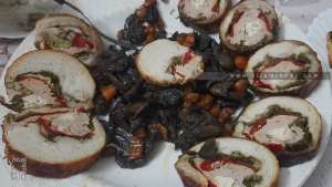 دجاج مفكوك ومحشي بالفلفل والجبن مع خضر مقلية بالزبدة