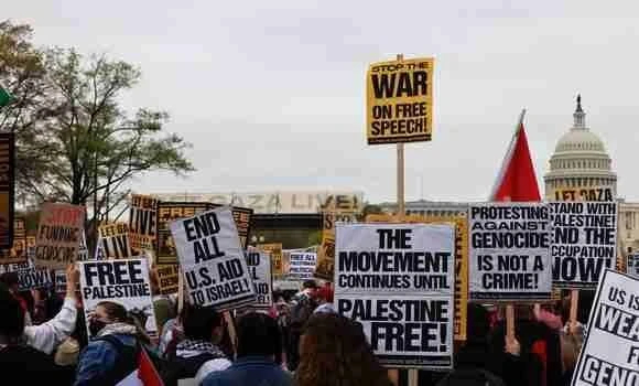 العدوان الصهيوني على غزة: مظاهرات حاشدة أمام البيت الأبيض رفضا للإبادة الجماعية