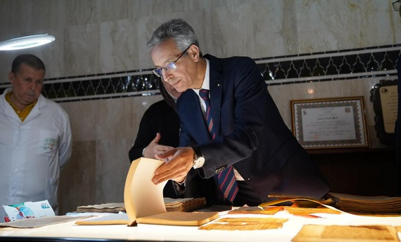Journée du manuscrit arabe: Ballalou se félicite des opérations de restauration et de numérisation des manuscrits en Algérie