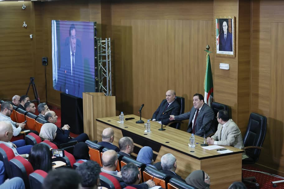 اختتام دورة تكوينية باللغة الإنجليزية لفائدة صحفيين - الشعب أونلاين