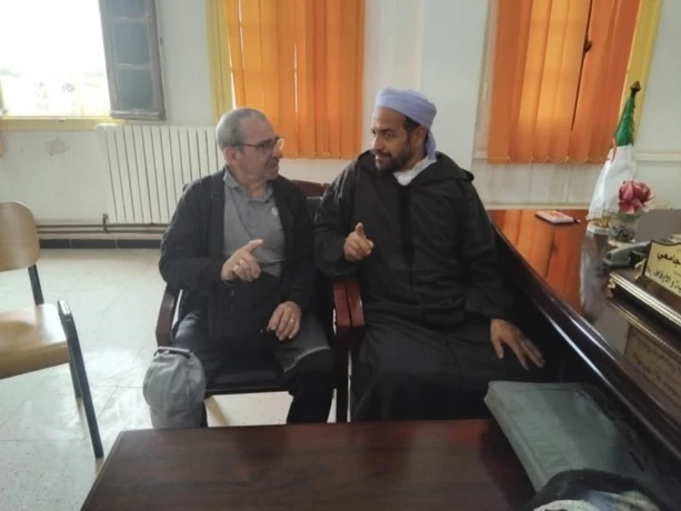 رعية فرنسي ينطق الشهادتين بسعيدة و يختار عمر اسما له