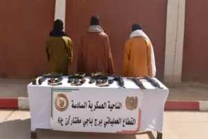 وهران :الإطاحة بشبكة مختصة في تزوير  العملة الوطنية  بحي الصنوبر