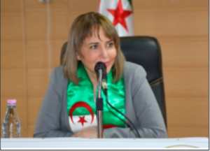 Hamlaoui présente trois projets d'aide  pour les femmes du mouvement associatif