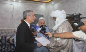 Tamanrasset: chargé par le président de la République, le ministre de la Culture présente les condoléances à la famille de Badi Lalla