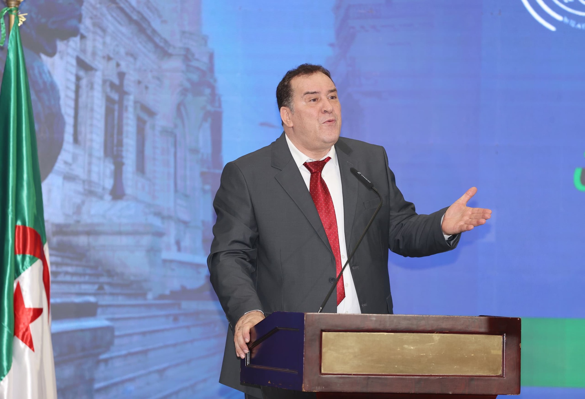 مزيان يفتتح لقاء جهويا للصحفيين بوهران - الشعب أونلاين