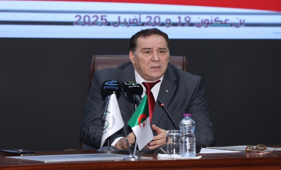 Le ministre de la Communication préside à Alger l'ouverture d'une session de formation au profit des journalistes