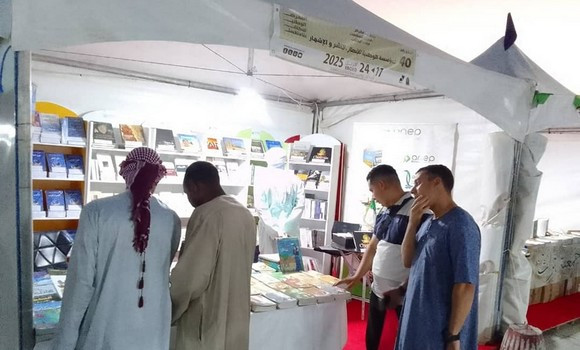 Tamanrasset: large affluence du public au Salon national du livre