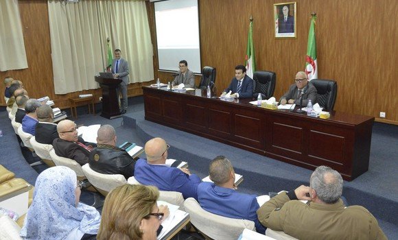 جلسة عمل خاصة بموظفي التوجيه والإرشاد المدرسي والمهني