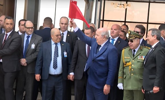 رئيس الجمهورية يشرف على تدشين مقطع خط السكة الحديدية بشار-العبادلة