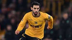 آيت نوري يعزز رقمه كأكثر مدافع مساهمة بالأهداف في الدوري الإنجليزي